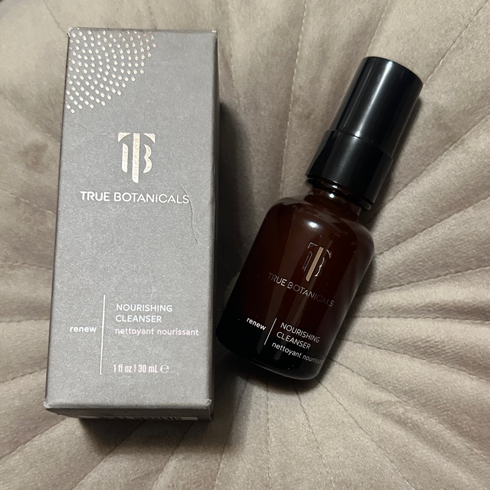 True Botanicals Nourishing Cleanser Brand New W/Box